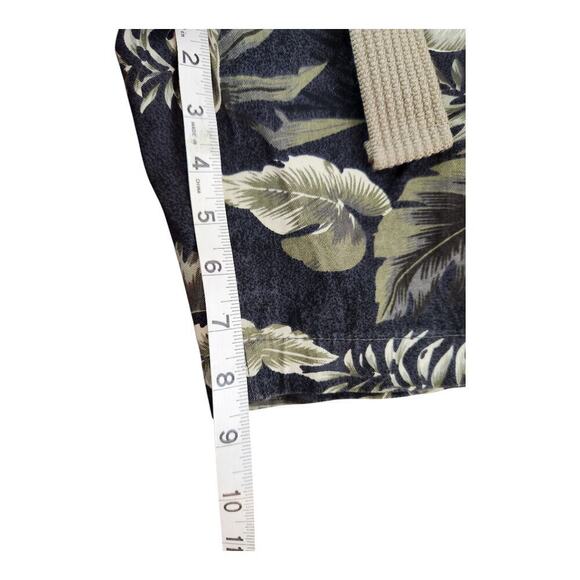 X-S-Ive mens shorts sz 32 leaf print belt - Picture 8 of 8